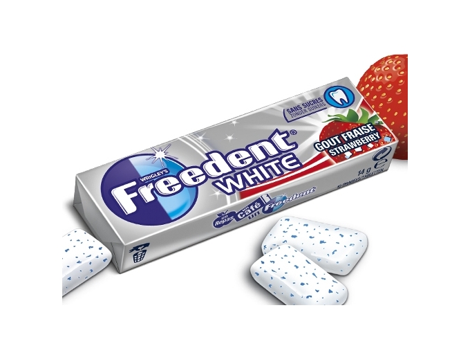 BTE 30 ETUIS FREEDENT WHITE FRAISE (1)